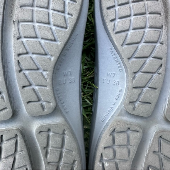 🌟Oofos Oolala Sandal🌟 - Picture 10 of 11